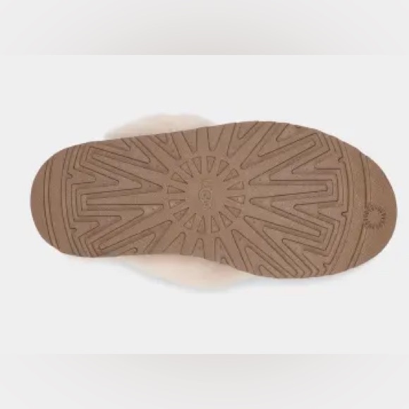 NWT Ugg Funkette Slip-on Sheepskin Slippers in Chesnut - Picture 9 of 10